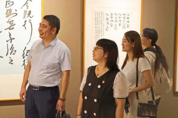 福建省启承三农文化发展中心党支部组织参观“习近平用典”主题书法创作巡回展(1)257.png