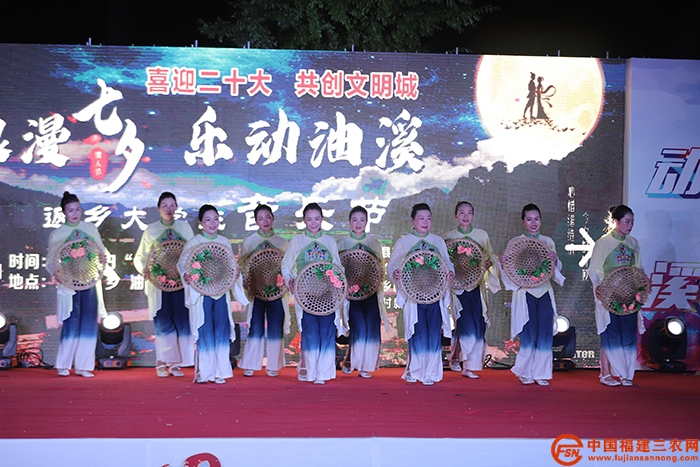 采茶舞 周靖摄.JPG
