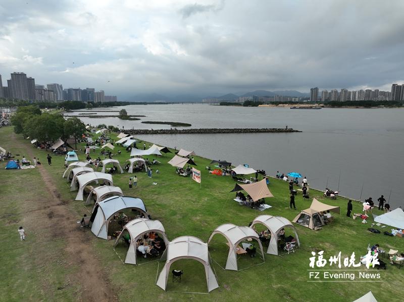海边山边江边 春风吹暖“帐篷经济”
